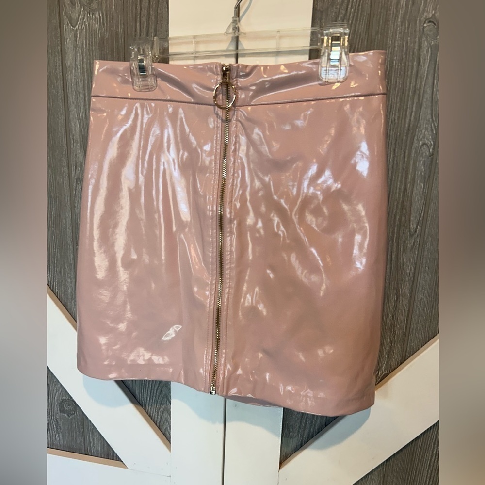 Bag105. Forever 21 SZ S length 16” full front gold zipper.